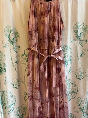 🌸✨ **Dusty Rose Floral Chiffon Maxi Dress – Romantic, Flowing & Elegant** ✨🌸